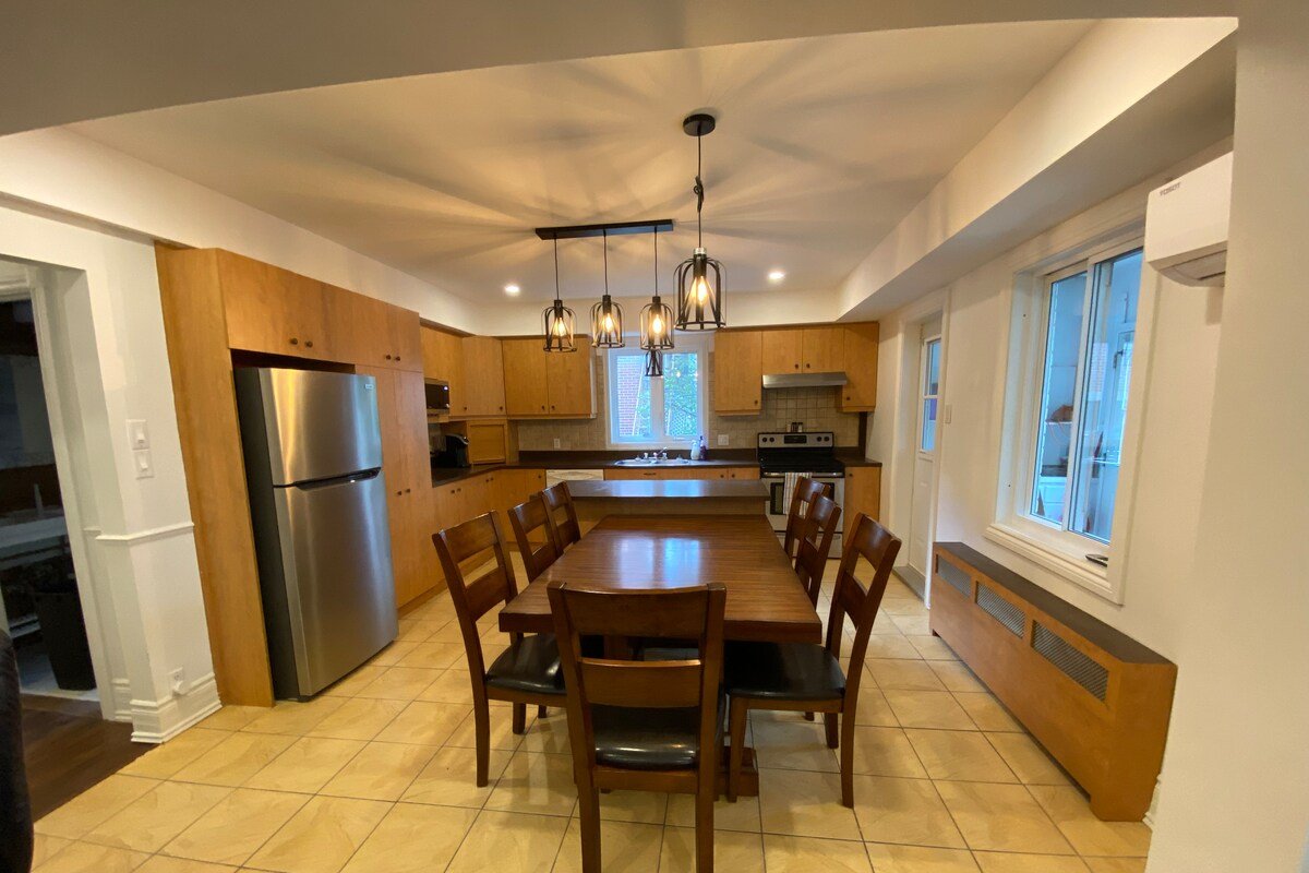 Super Luxury apt 4bdr & 2 full Bath plus backyard gallery image 3