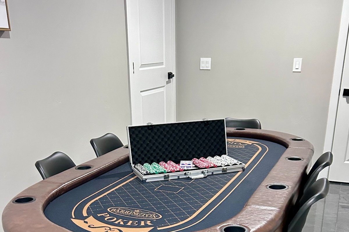 7 mins to strip w/ pool, theater gallery image 4