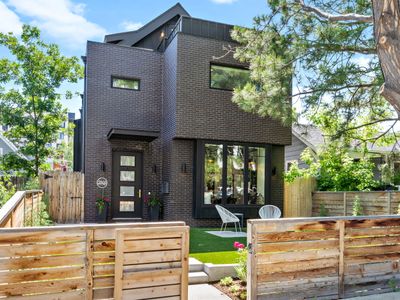 Luxury Home Steps from Tennyson