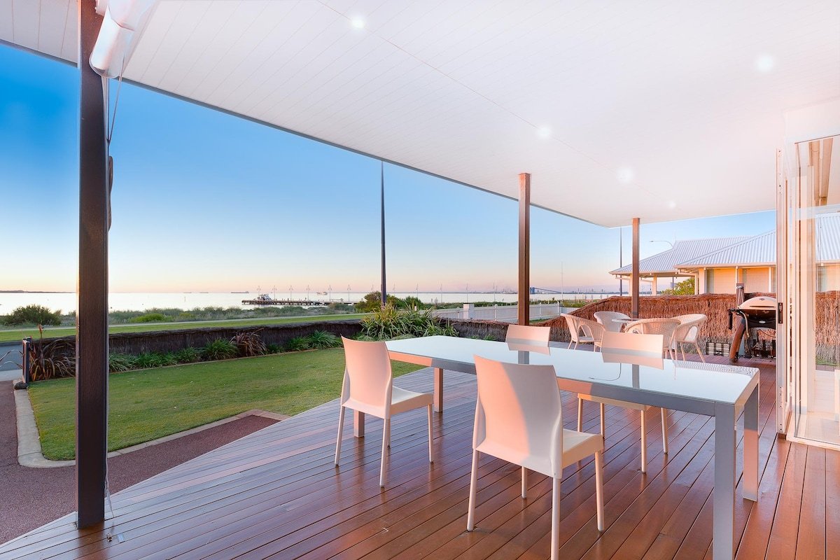 Beachfront Luxury – Starfish (Ground level Condo) gallery image 3