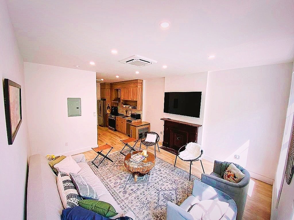 Urban Serenity, Harlem Brownstone Duplex w/ Patio gallery image 4