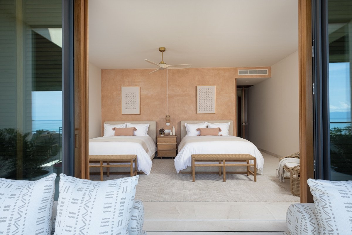 Modern Art Penthouse | Rooftop w/Infinity Pool gallery image 5