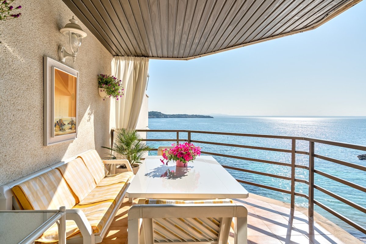 Azul.Puntamar_Un balcón sobre la bahía de Palma. gallery image 2