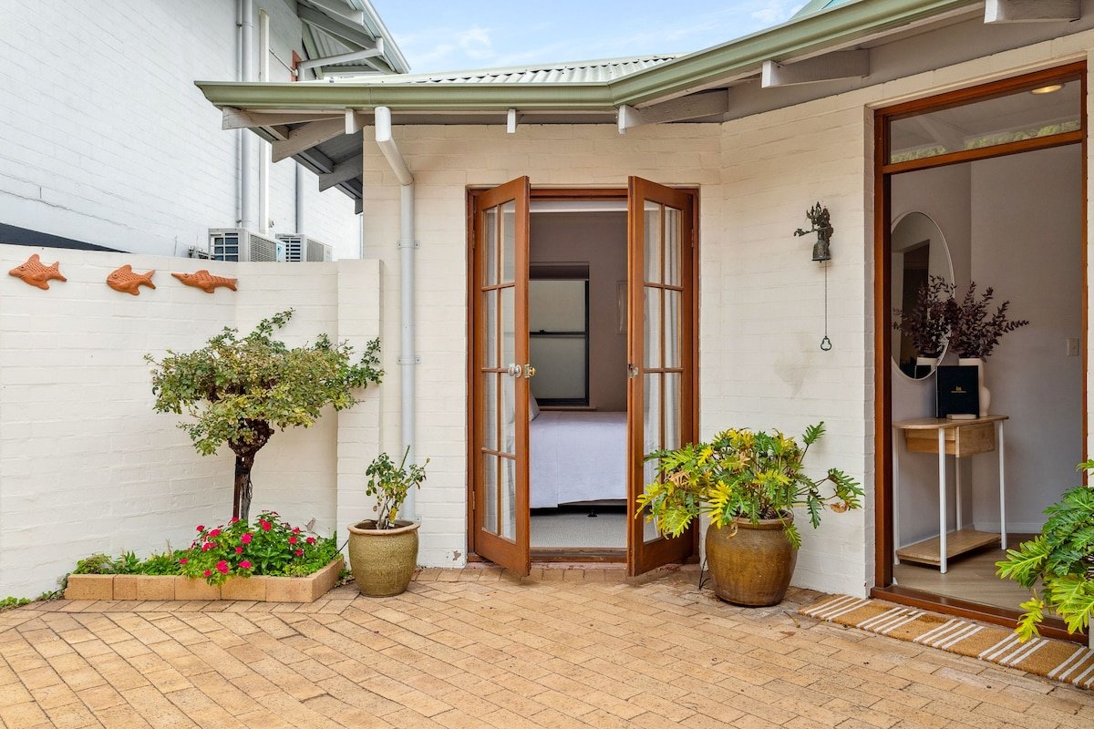 Villa Cott – newly refurbished gallery image 3