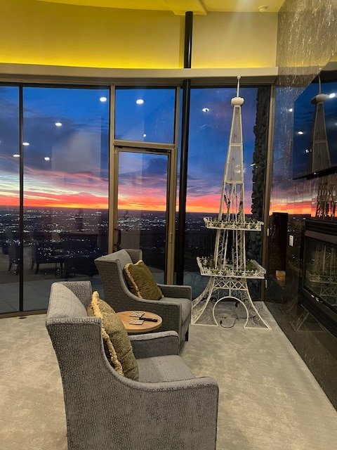 King of the mountain amazing views! Sleeps 12 gallery image 2