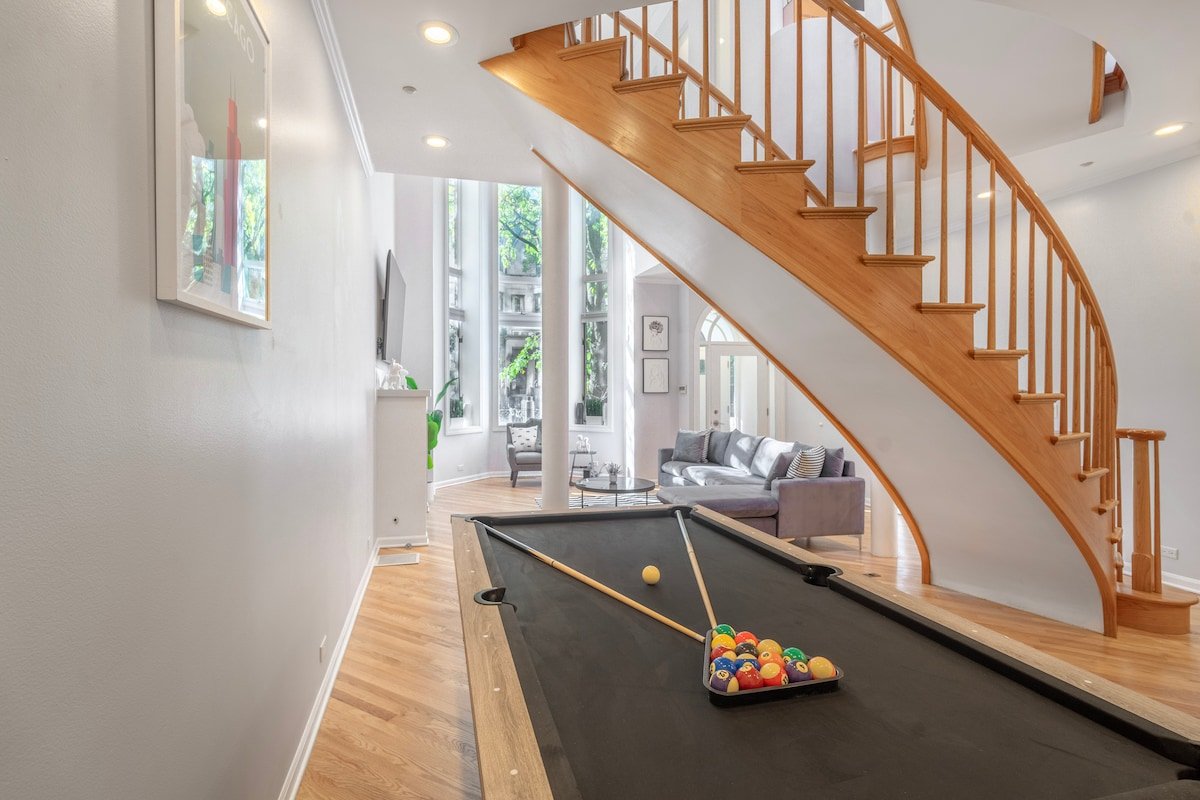 Gold Coast Home|Rooftop |PoolTable |Parking |Views gallery image 3