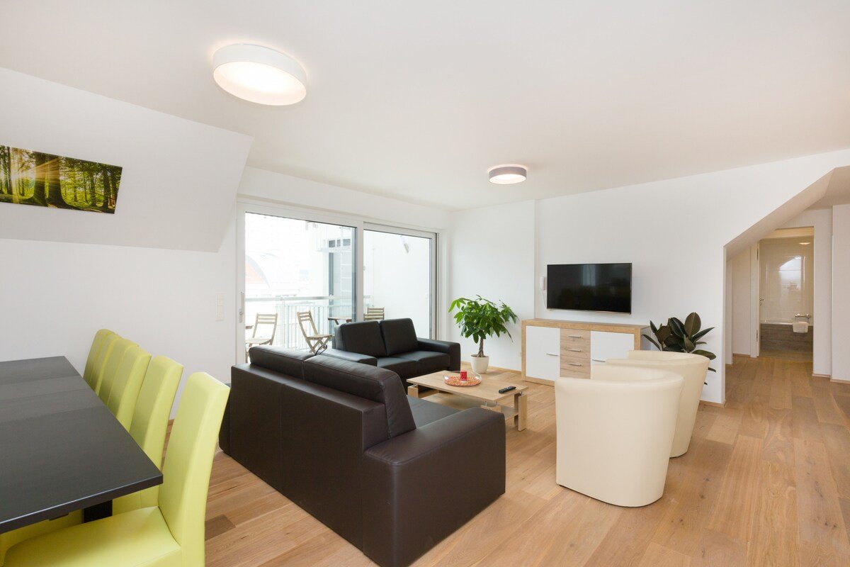 City Center Oasis: Luxe 5BR w/ AC, near River gallery image 5