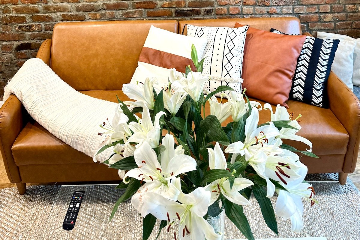 Modern Elegance Meets Comfort 2 Bedrooms- 2 Baths gallery image 4