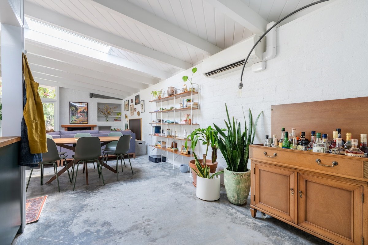 MidCentury Canyon Retreat Quick Walk To Beaches gallery image 3