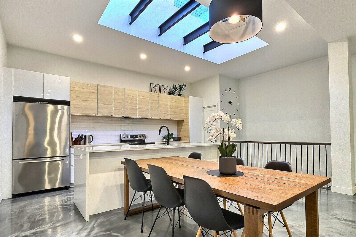 Modern town house 3 bed + 1 parking gallery image 2