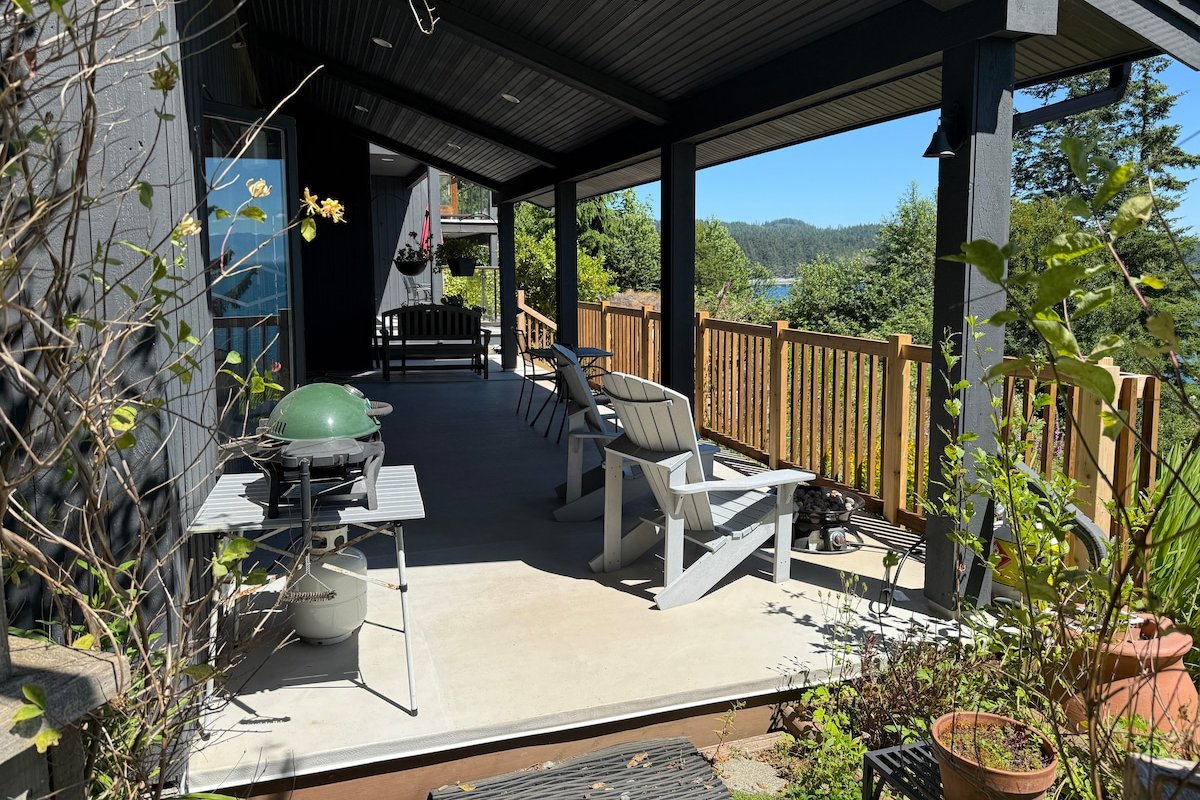 Modern Oceanfront/2 king/2 bath/gas firepit, bbq gallery image 5