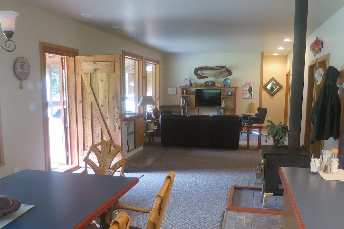 Port Renfrew Wilderness lodge gallery image 3