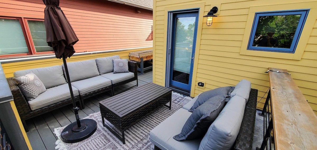 Contemporary Downtown Townhome gallery image 4