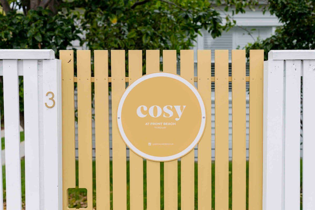 Cosy At Front Beach Torquay gallery image 3