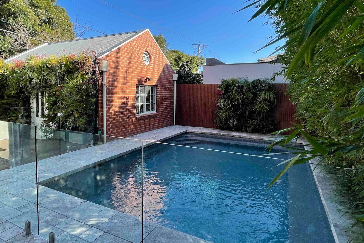 Melbourne Family light filled home with Pool gallery image 3