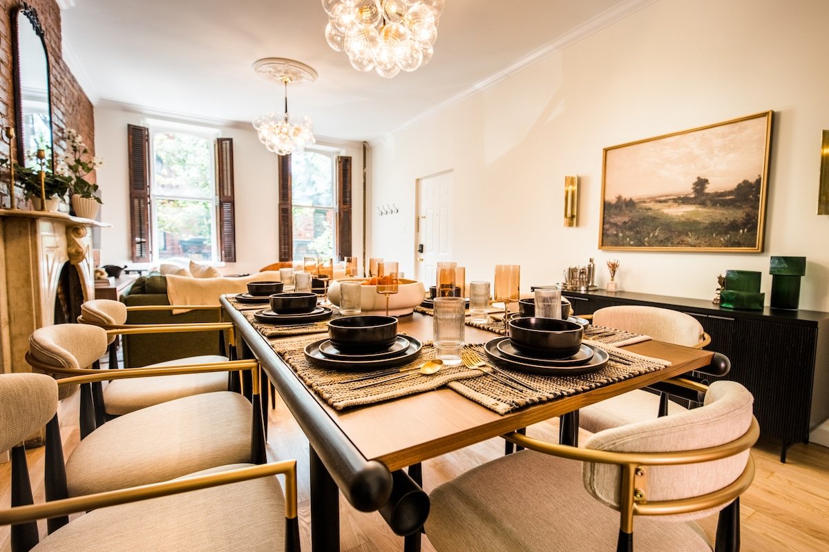 True 3-bed – 15 mins to NYC! Luxury Brownstone gallery image 3