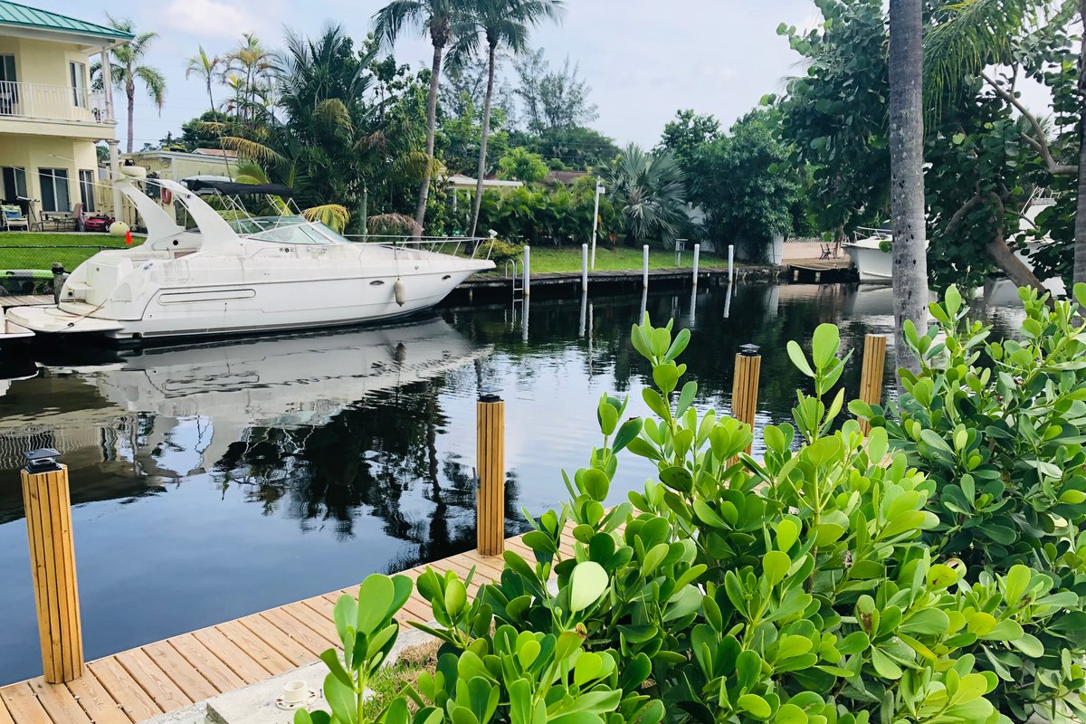 Close to Hard Rock Casino with water access