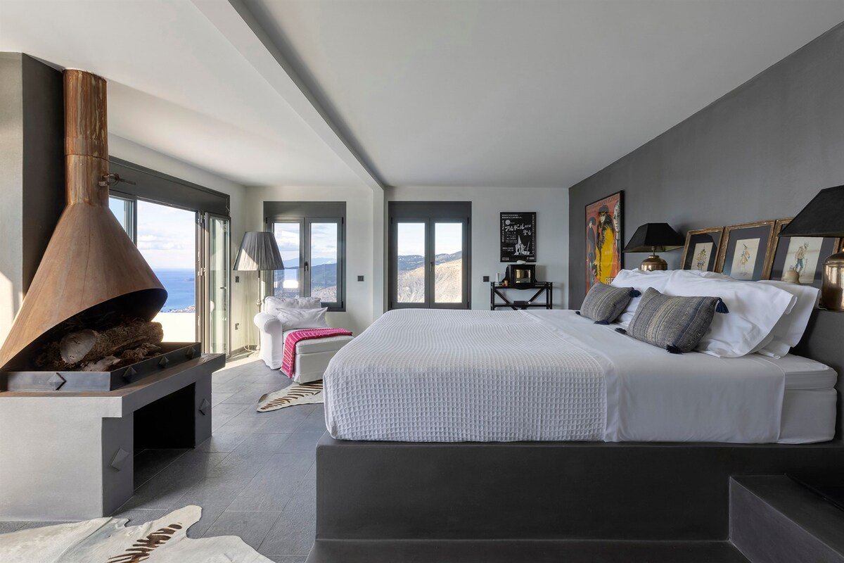 Mythos gallery image 2