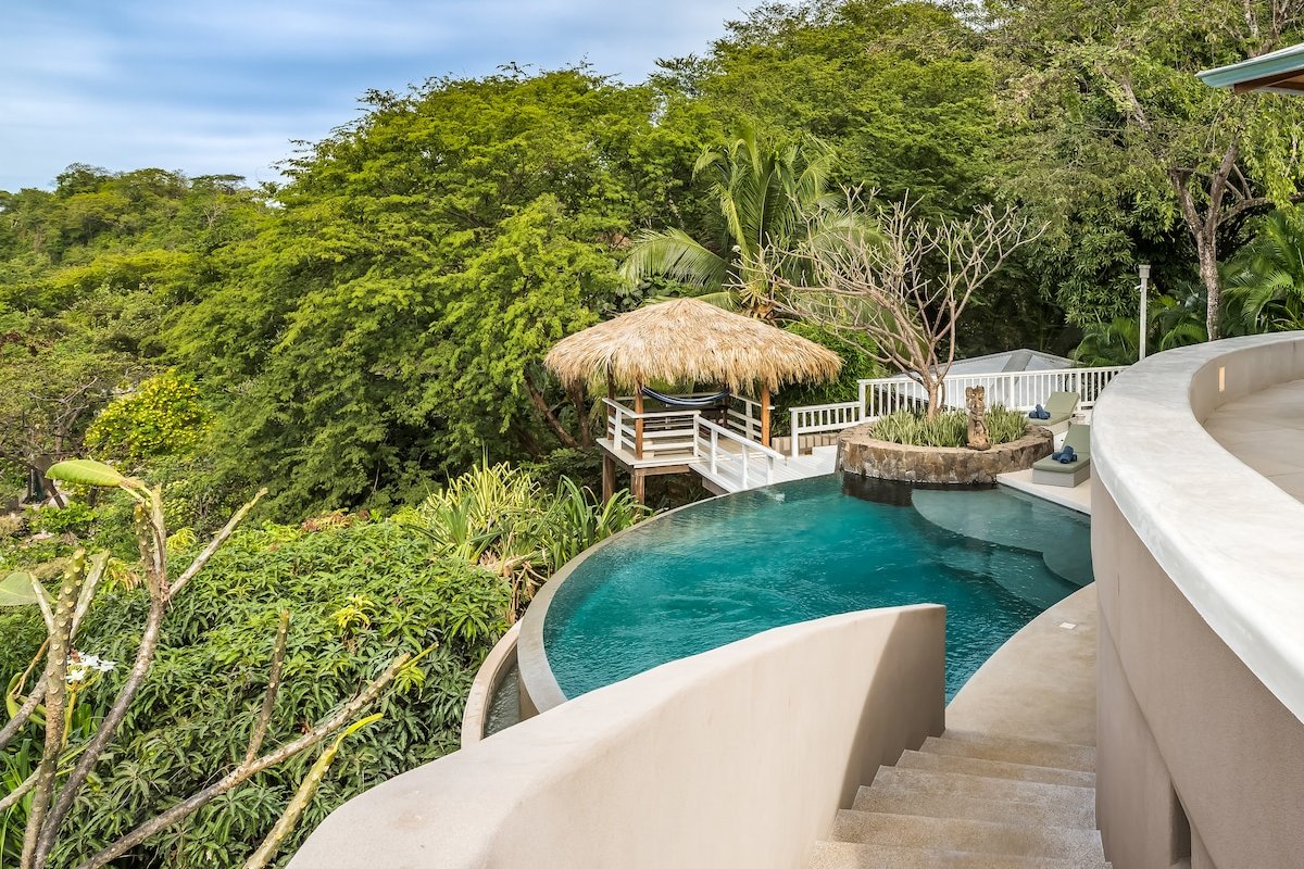 Sunset House gallery image 4