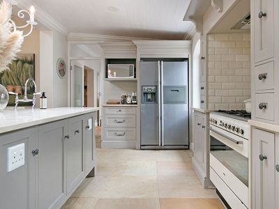 Lovely 3-Bedroom Retreat in Constantia