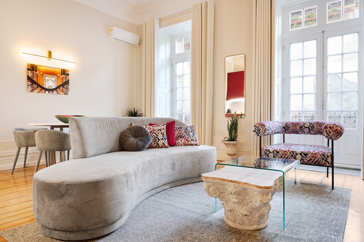 42 2 F Historical apartment at Cardosas Block gallery image 2