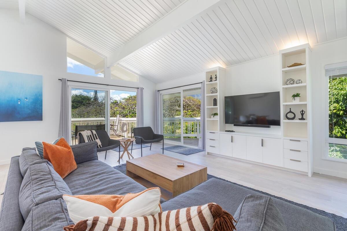 Modern Home on Golf Course, Walk to Tennis, Golf