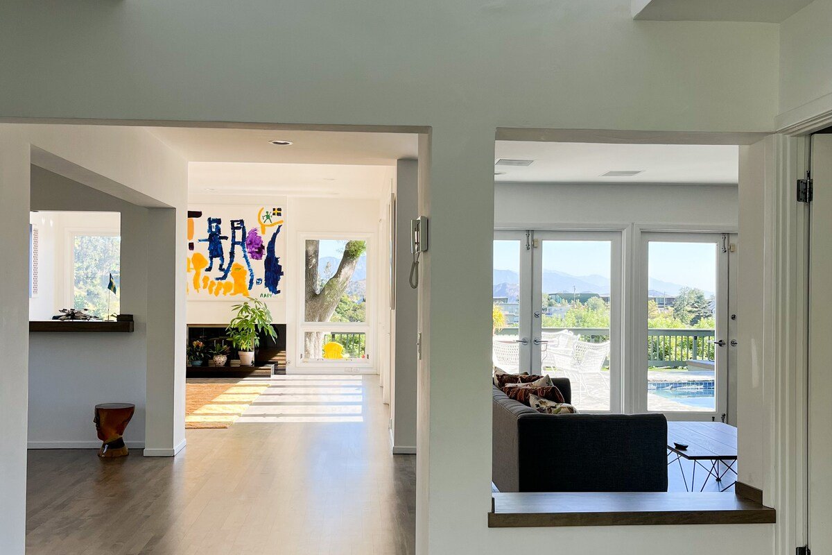 Laurel Canyon Escape – Unique view and Pool gallery image 5