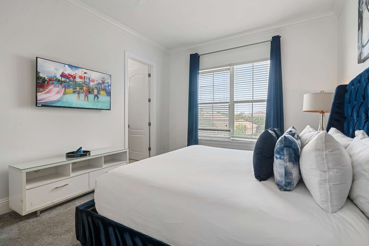 Eagle Casino Heaven: Arcade, Theater, Private Pool gallery image 3