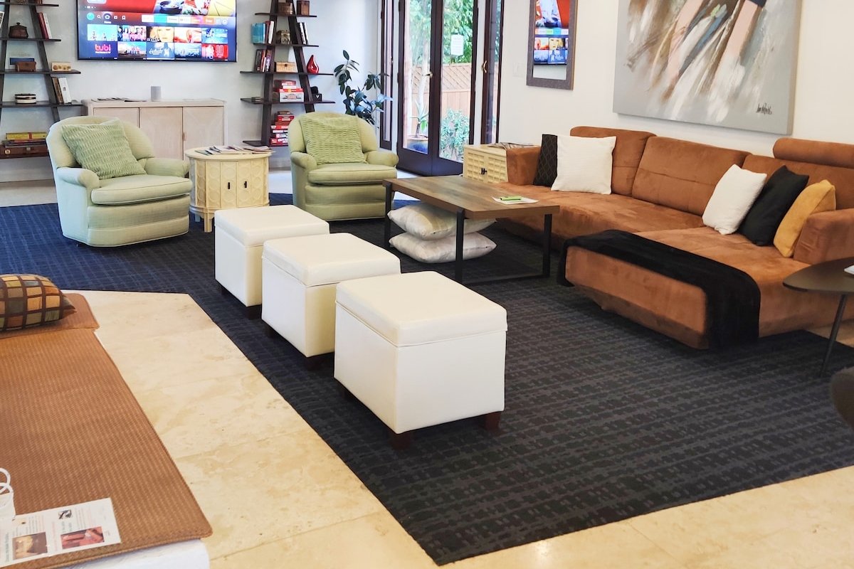 Skyhill Oasis New Lux Modern Home at Universal gallery image 3