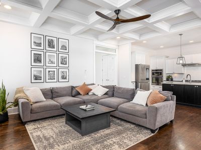 King Beds/Walk to Stadium/Porches/Cardio Equip