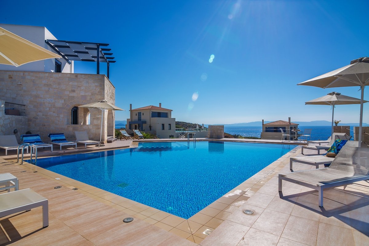 6-bedr deluxe villa PRVT heated pool stunning view gallery image 5