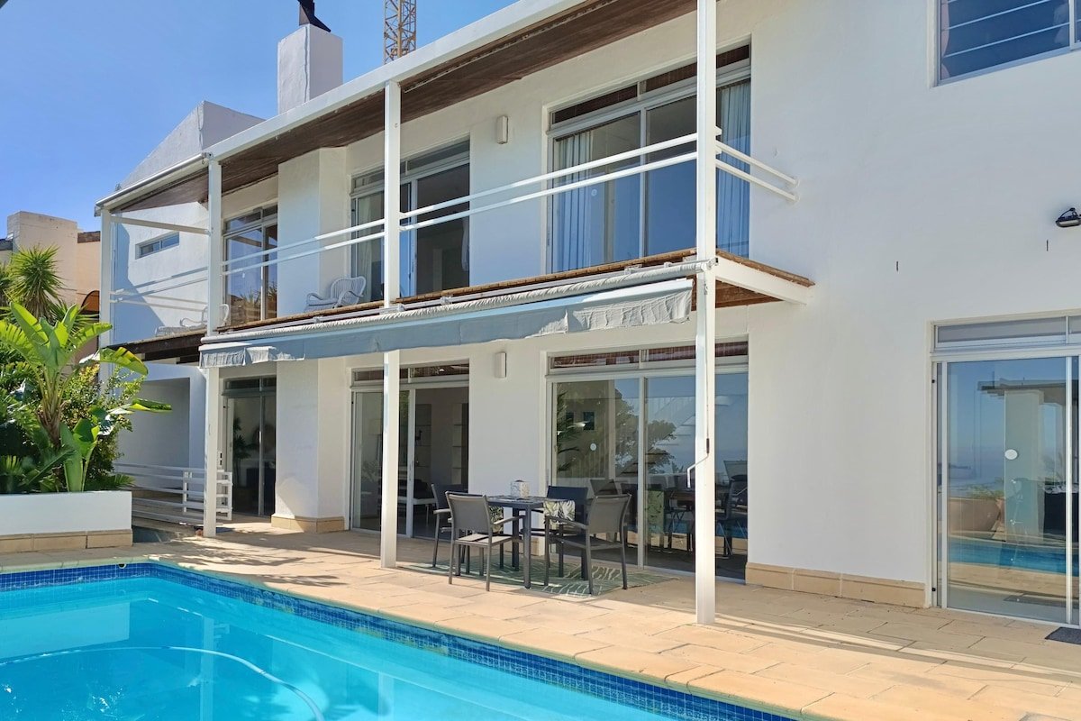 Breathtaking view villa in safe Bantry Bay gallery image 3