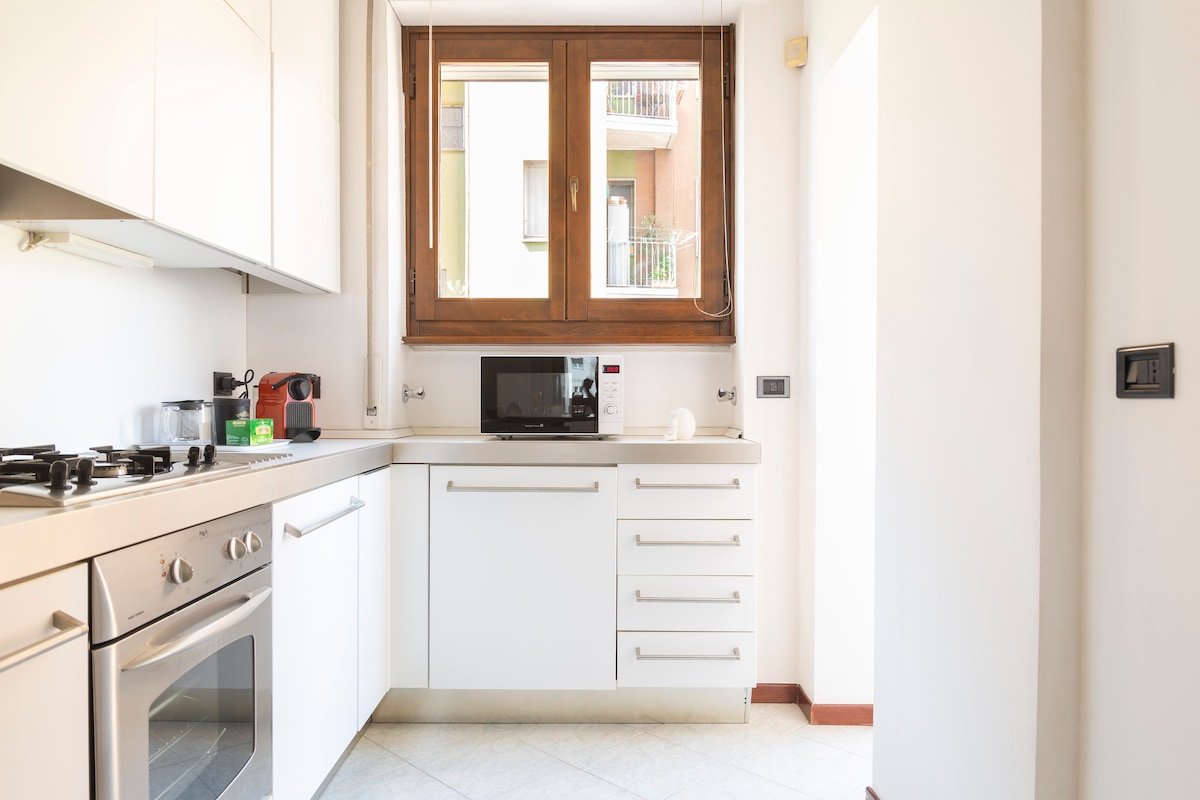 Milano Darsena apartment: Navigli canals Milan gallery image 5