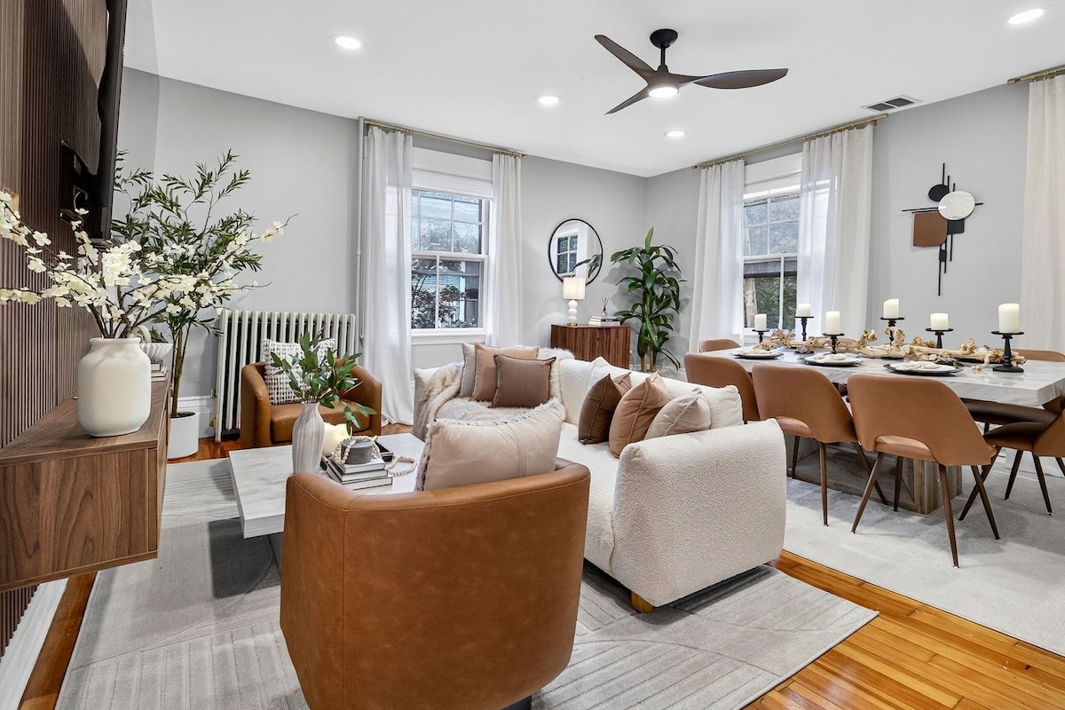 Harvard Sq 4BR Loft with Free Parking & Charm gallery image 3