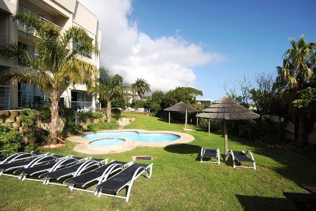 Stunning Ocean & Mountain views – Camps Bay Apt gallery image 5