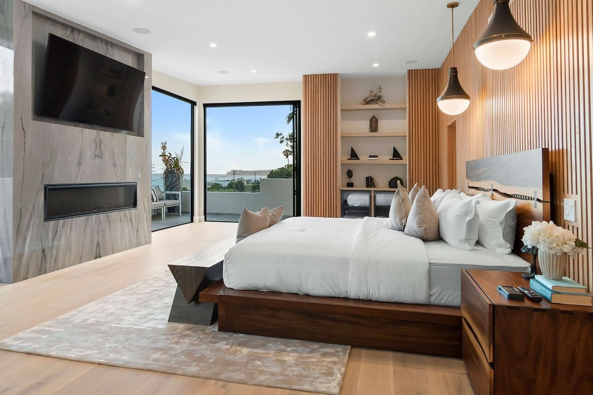 Scenic Malibu Getaway w/ Pool – Steps to the Ocean gallery image 3