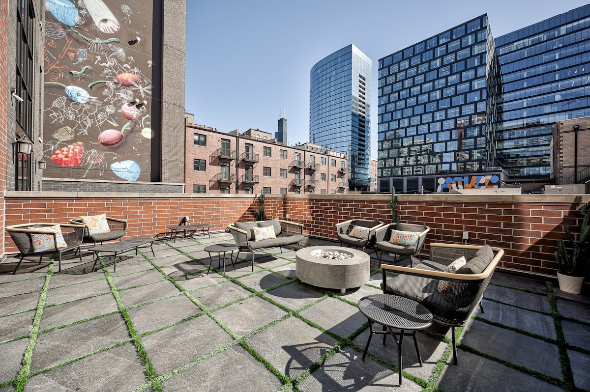 Updated Designer Duplex In Fulton Market W/parking gallery image 4