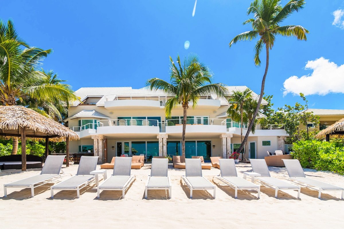 Seascape Villa gallery image 2