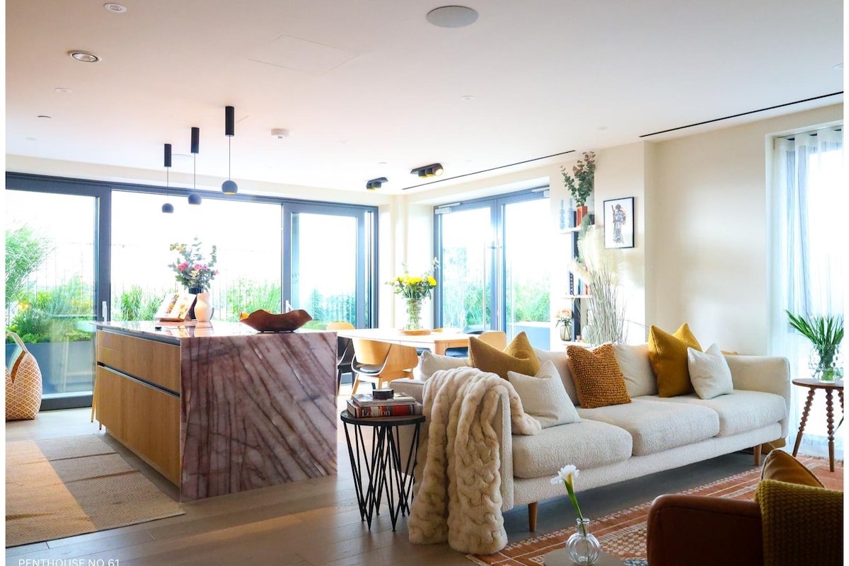 Modern penthouse in London gallery image 2