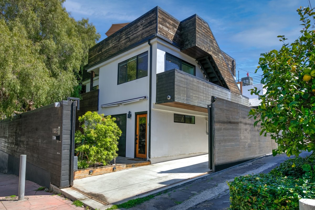Venice Beach Rooftop House+Parking+Steps to Ocean gallery image 3