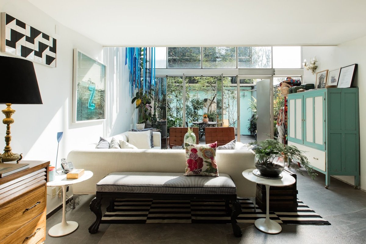 Art-Filled Townhouse with floor heating gallery image 3