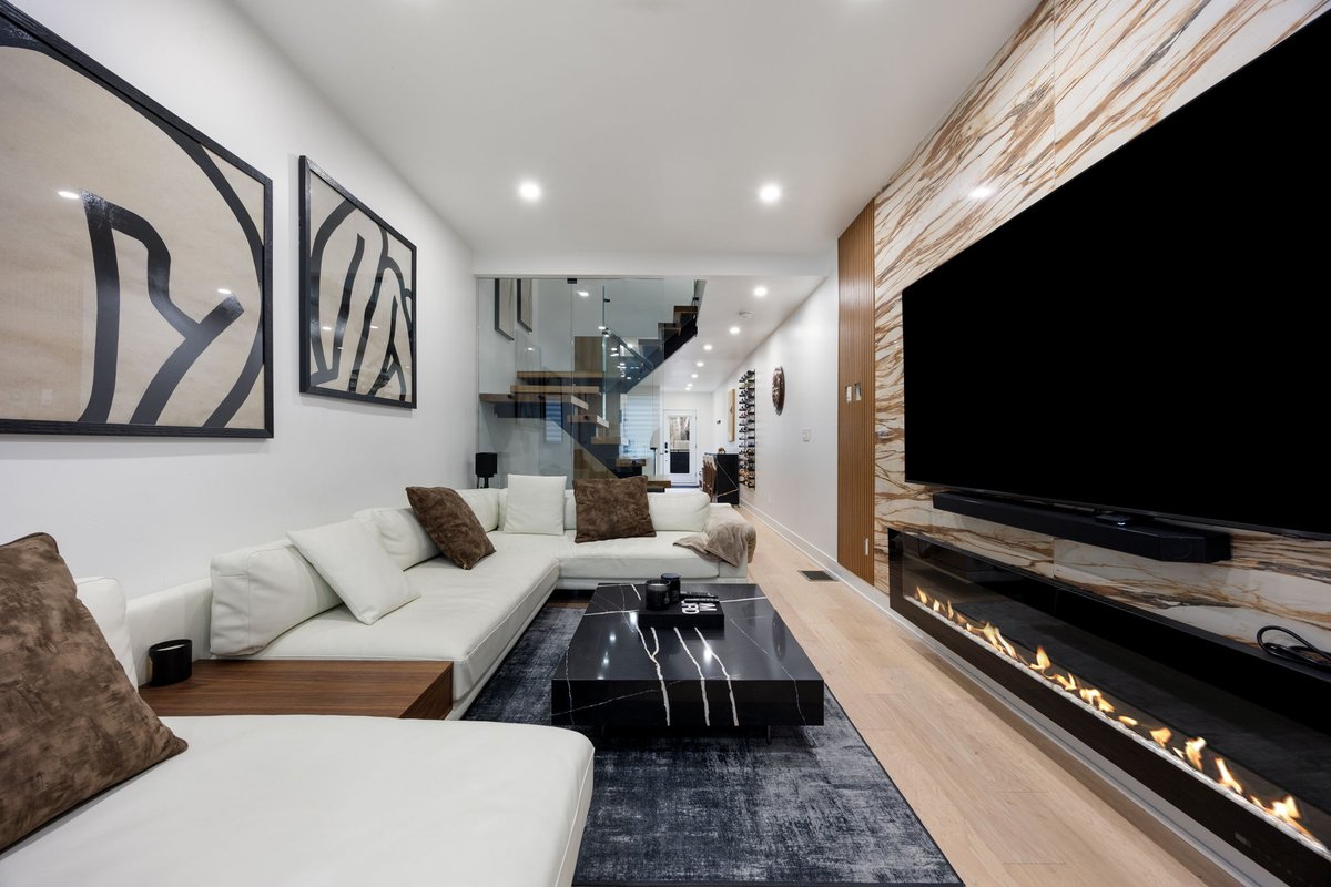 Luxury Home King West