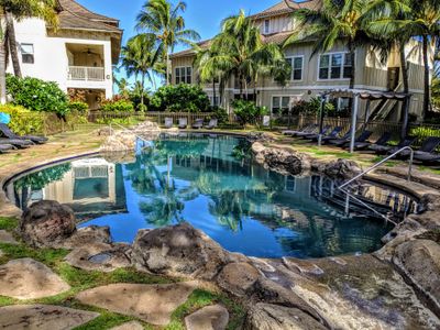 3BR villa with A/C, pool & short walk to beach!