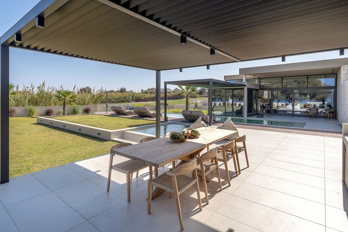 Pnoe Seafront Experience | Villa Etheras gallery image 3