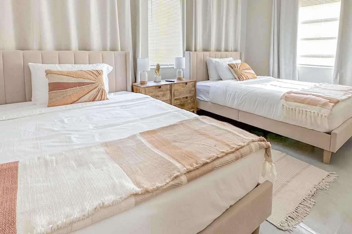 Coastal designer home gallery image 5