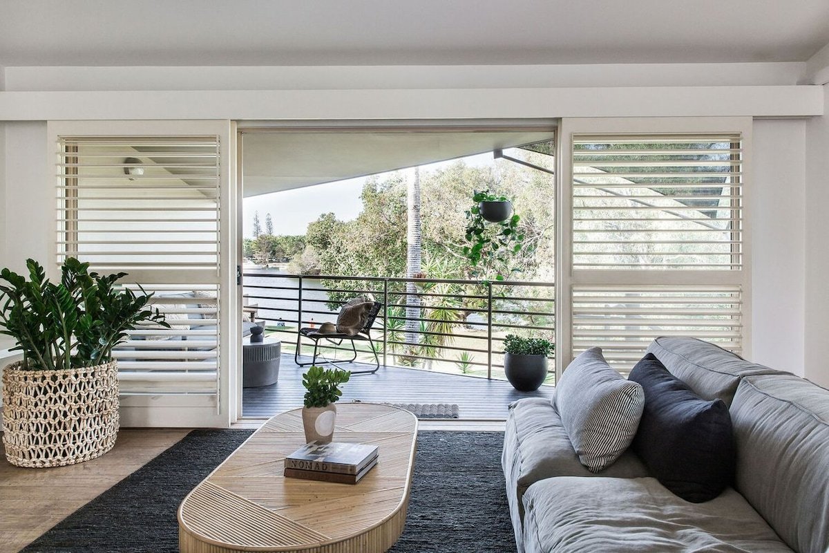 Beach Retreat – 2 Bedrooms – Pool – River View gallery image 4