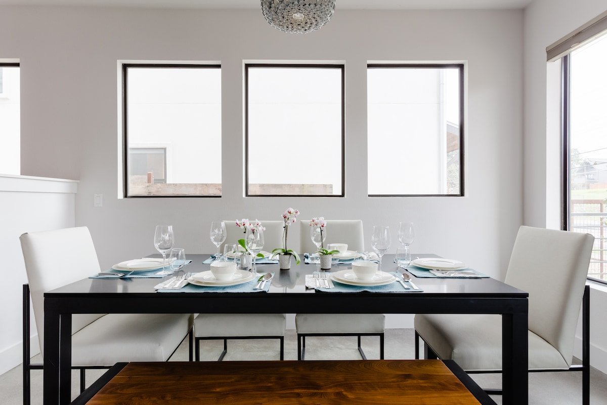 East Austin oasis: perfect bachelor gathering spot gallery image 3