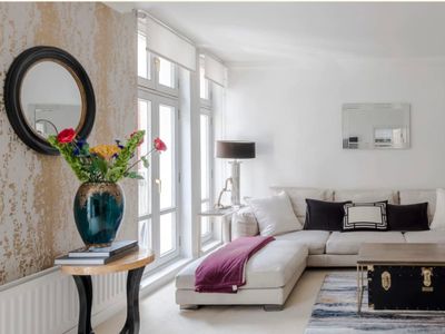 Mayfair Muse 2 bed- by Out of Office Lifestyle