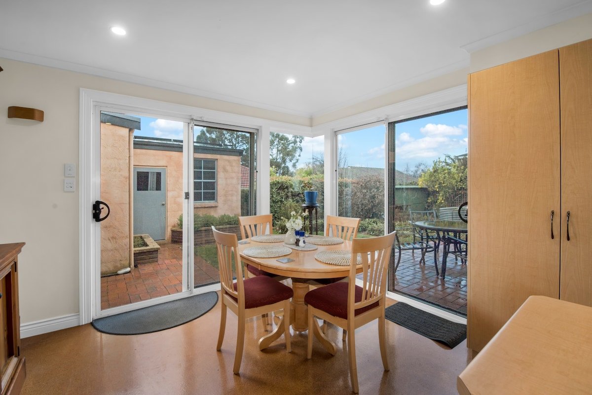 Manee’s On Elphin gallery image 2