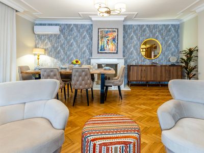 3 Bedroom Suite Balcony & Pool & Free Parking